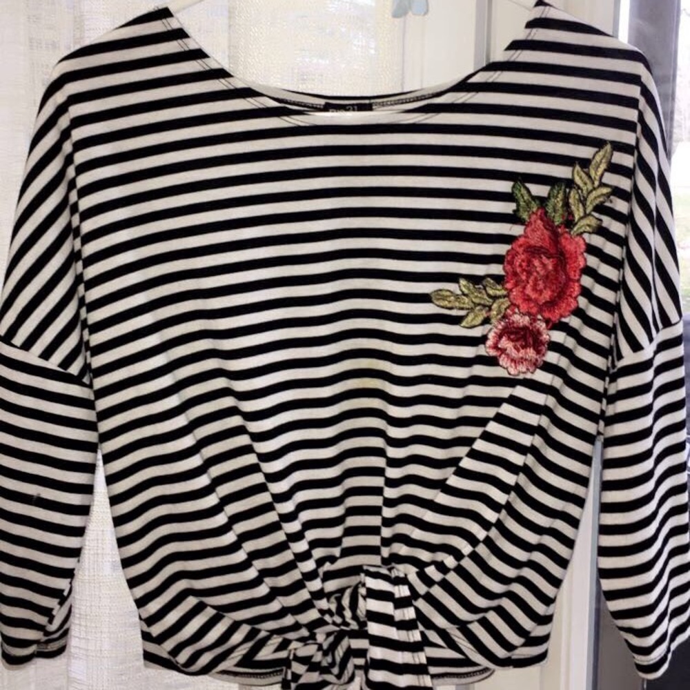 Rue 21 Rose shirt🥀